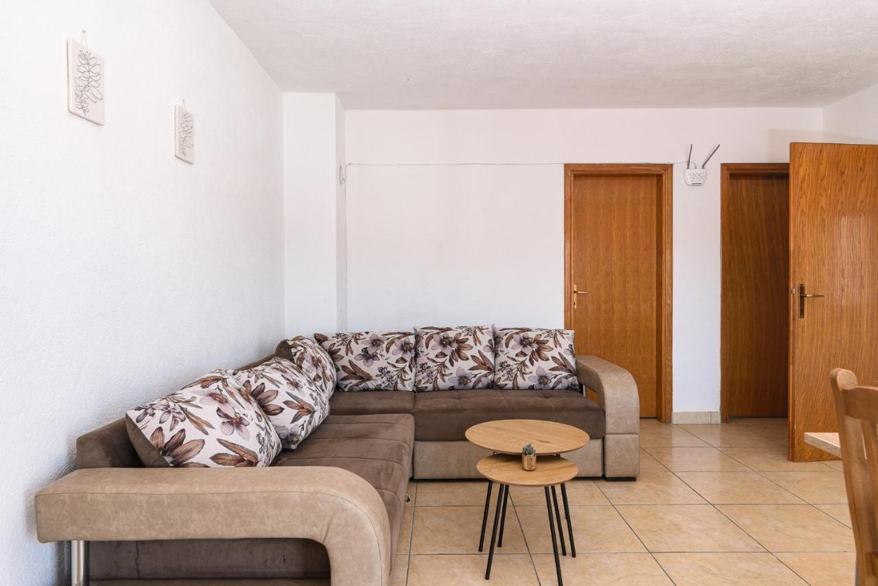 Apartment Planikovica 特罗吉尔 外观 照片